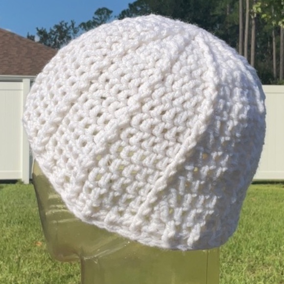 ^ New hand crafted white beanie hat - Picture 3 of 8